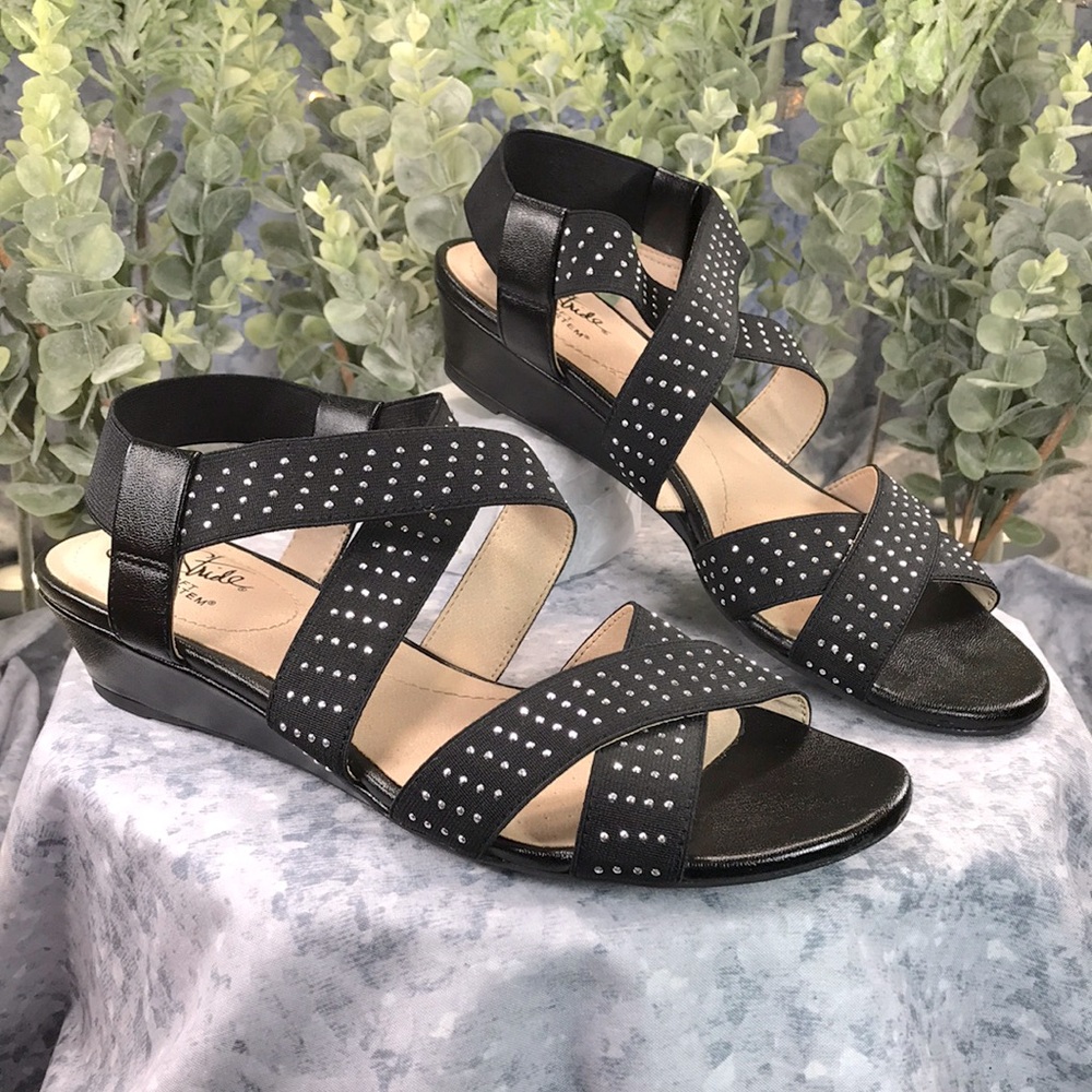 Life Stride Yara Black Strappy Embellished 1.5” Wedge Heels WMS 8.5M🖤Like NEW🖤